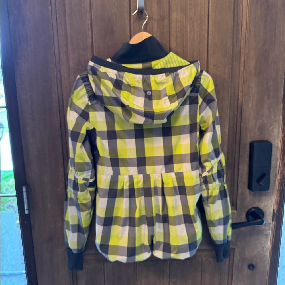 Lululemon light jacket for wind/light rain- great condition.  size 6